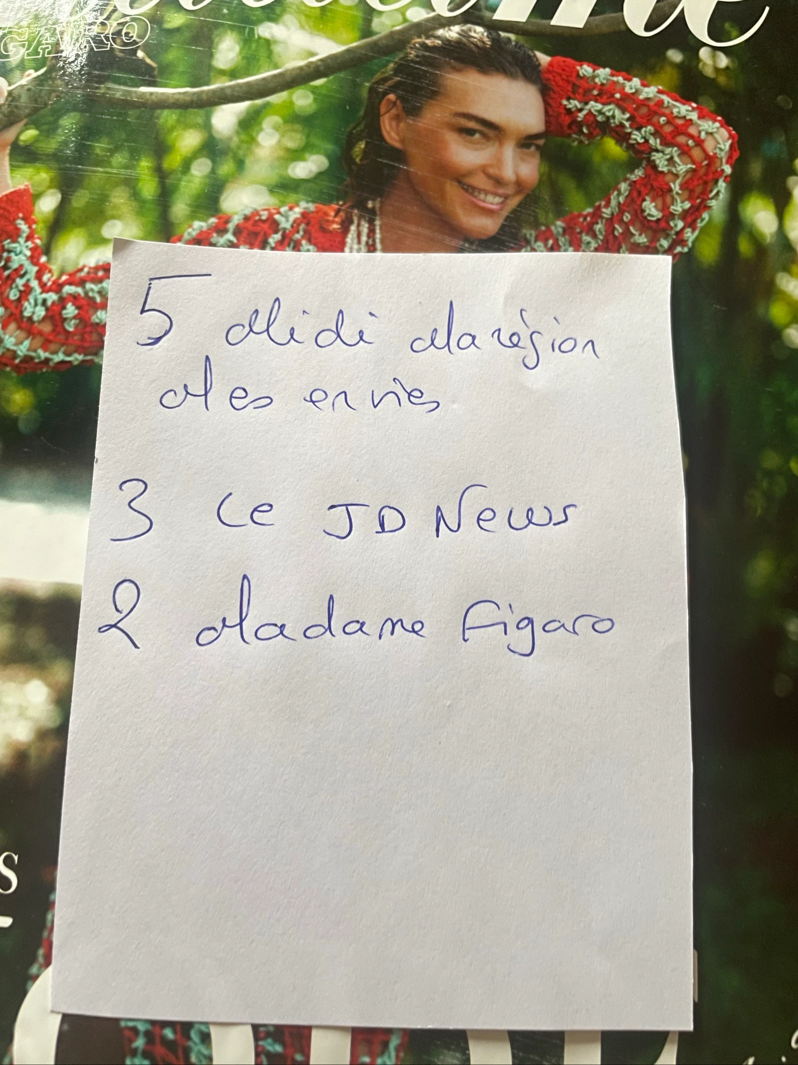 10 magazines  – photo 3